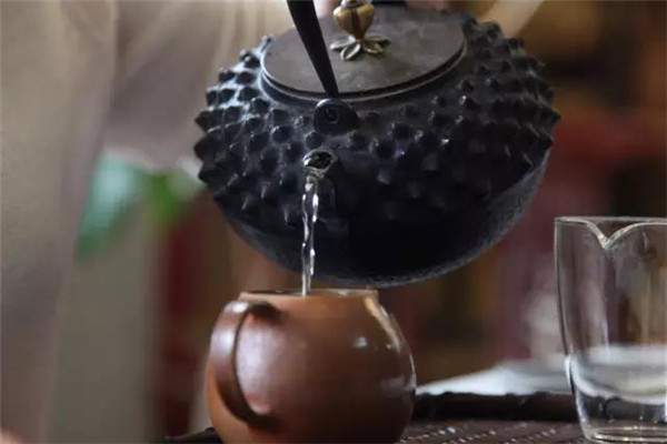 岩茶品鉴怎么做,岩茶冲泡方法第一遍要倒掉