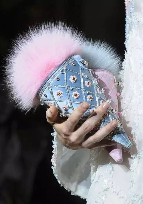 冬天的包包没点毛还能叫时髦？