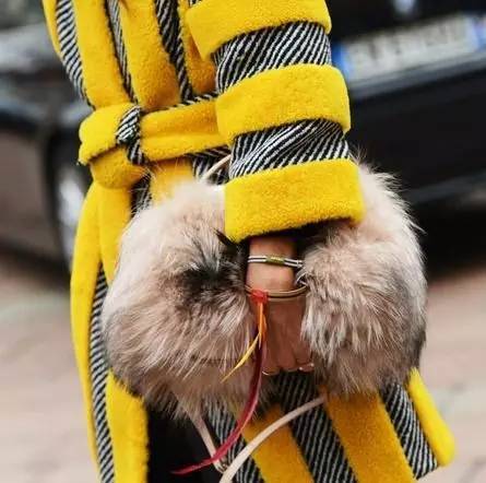 冬天的包包没点毛还能叫时髦？