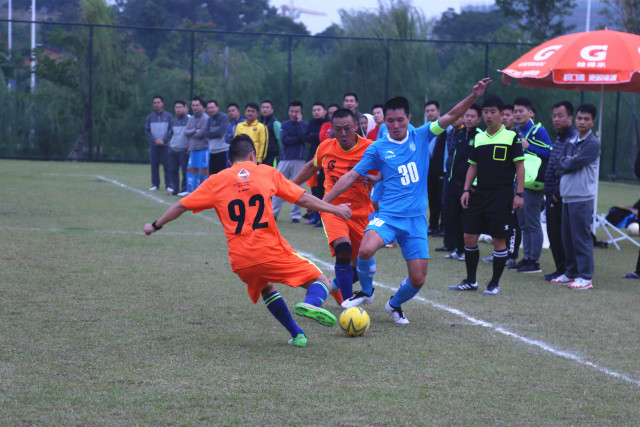 震撼！福州公安绿茵争霸！原来足球还能这么玩