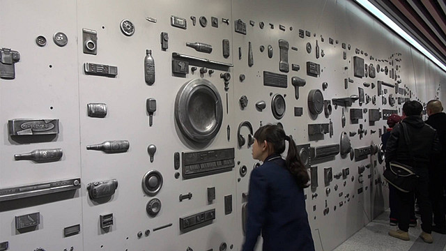 56秒丨探路青岛地铁2号线：李村、石老人站艺术墙抢眼球