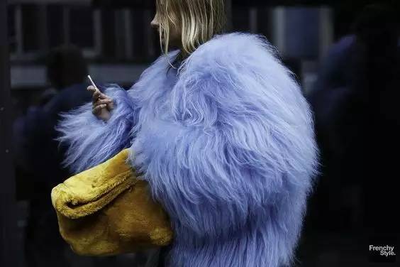 冬天的包包没点毛还能叫时髦？