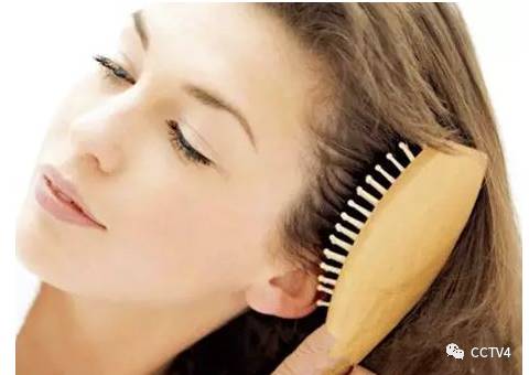 秋天一到就很会掉头发,如何解决头发枯黄脱发问题