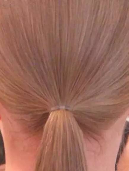 锁骨发伴娘简单编发教程,伴娘披肩编发简单好看吗