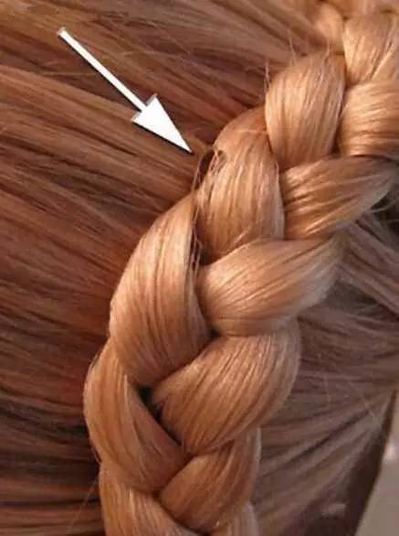 锁骨发伴娘简单编发教程,伴娘披肩编发简单好看吗