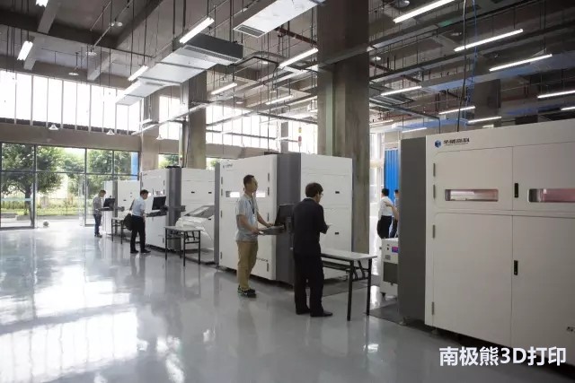 智造中心“空无一人”，却已3D打印了5万多颗义齿