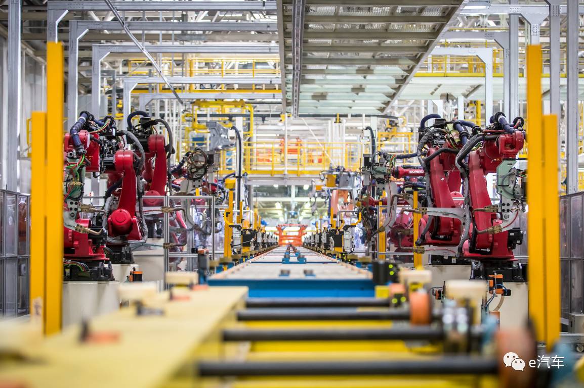 参观华晨中华涂装车间,走进汽车工厂沉浸式感受中国智造