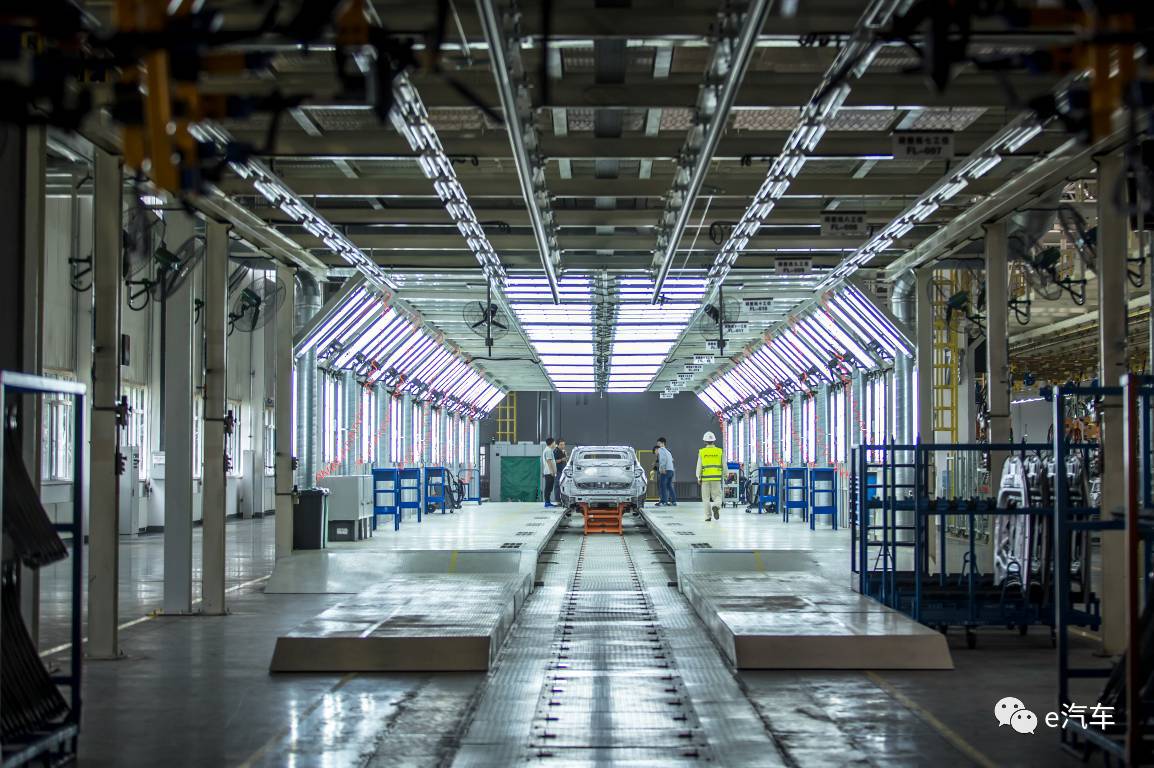 参观华晨中华涂装车间,走进汽车工厂沉浸式感受中国智造