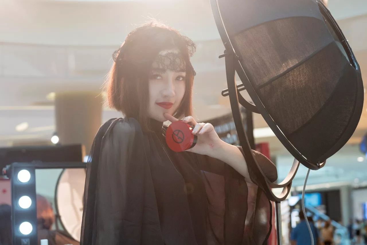 十二月属于“阿玛尼之红”