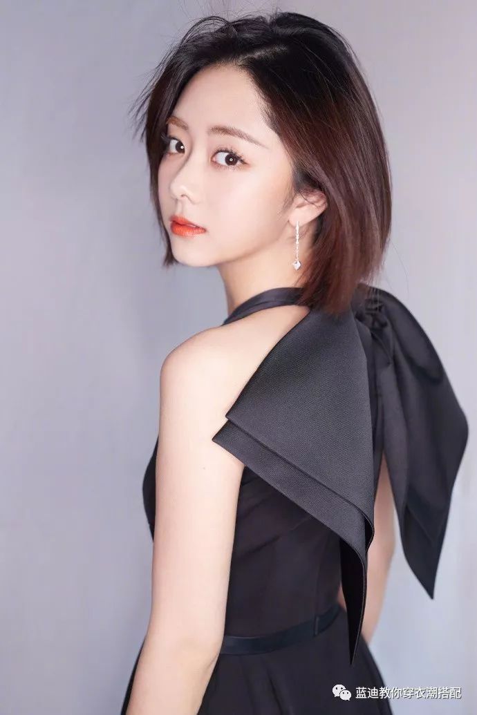 angelababy谭松韵合影,沈月乔欣街拍视频