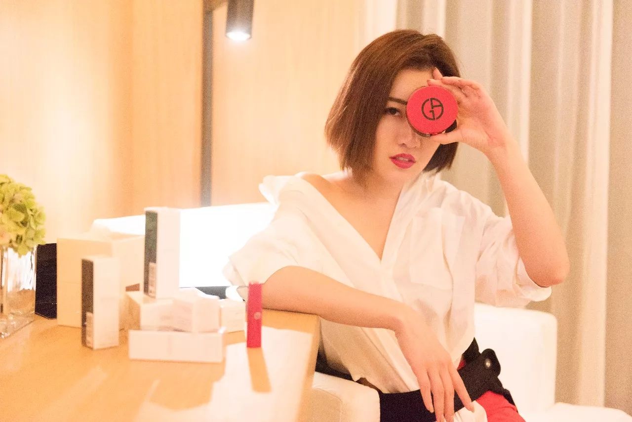 十二月属于“阿玛尼之红”