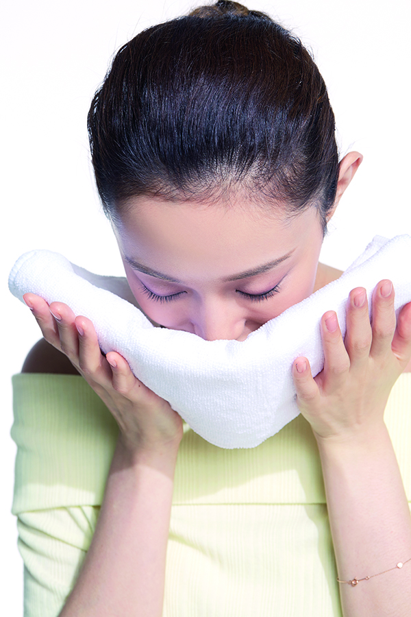 扮甜有术郭碧婷徐璐玻璃糖果粉嫩唇减龄5岁