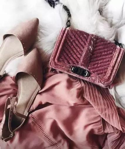 不用吃土的千元数位屏,不用吃土的奢侈品牌包