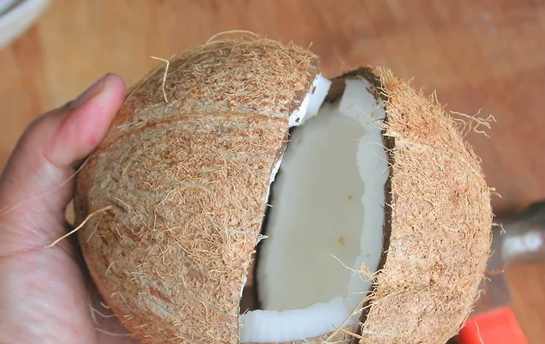 椰子怎么打开最简单方法,椰子怎么打开教学