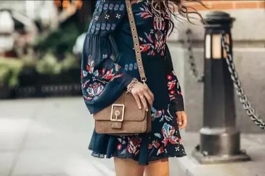 不用吃土的千元数位屏,不用吃土的奢侈品牌包