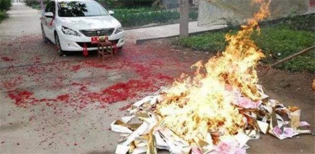 日本人也迷信，数十辆比亚迪K9进口日本，请阴阳师祈福！