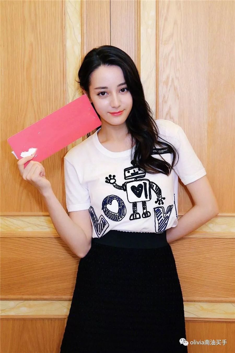 南油卖T恤扎堆上新的时刻来了,大牌是否真的好的照妖镜时刻