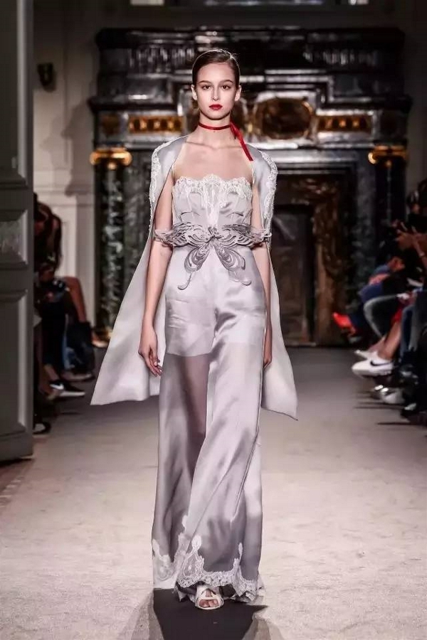 兰玉设计了哪些明星婚纱,为明星设计礼服