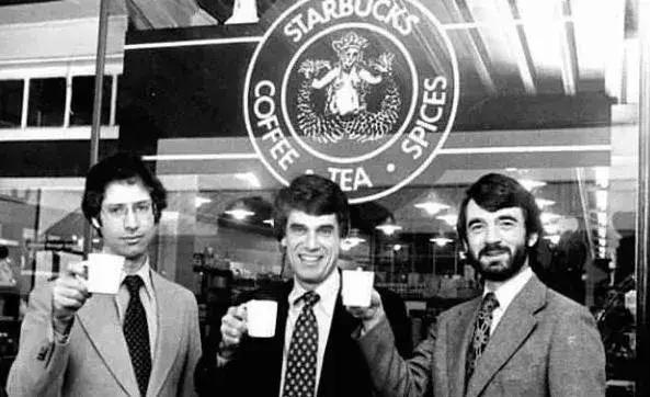 拉低小白领和大老板之间差距的星巴克咖啡是怎么来的？