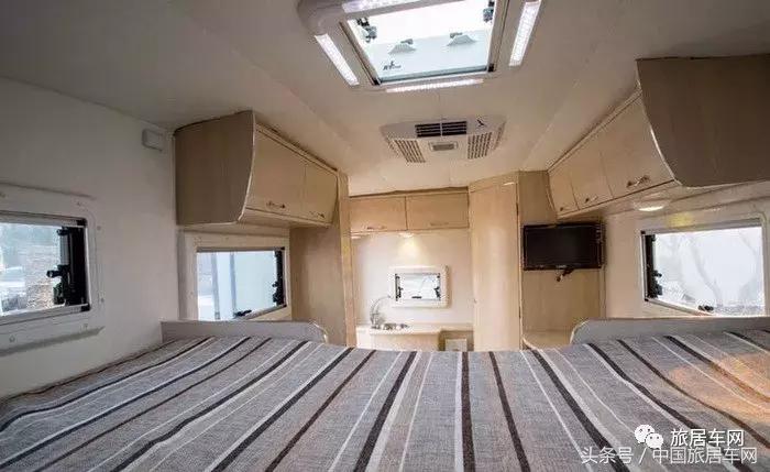 上汽大通t70单排皮卡升顶房车价格,猛禽f750越野皮卡牵引超大型房车