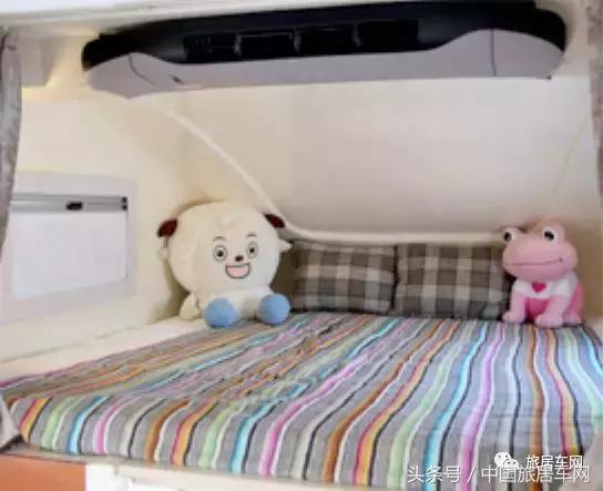 上汽大通t70单排皮卡升顶房车价格,猛禽f750越野皮卡牵引超大型房车