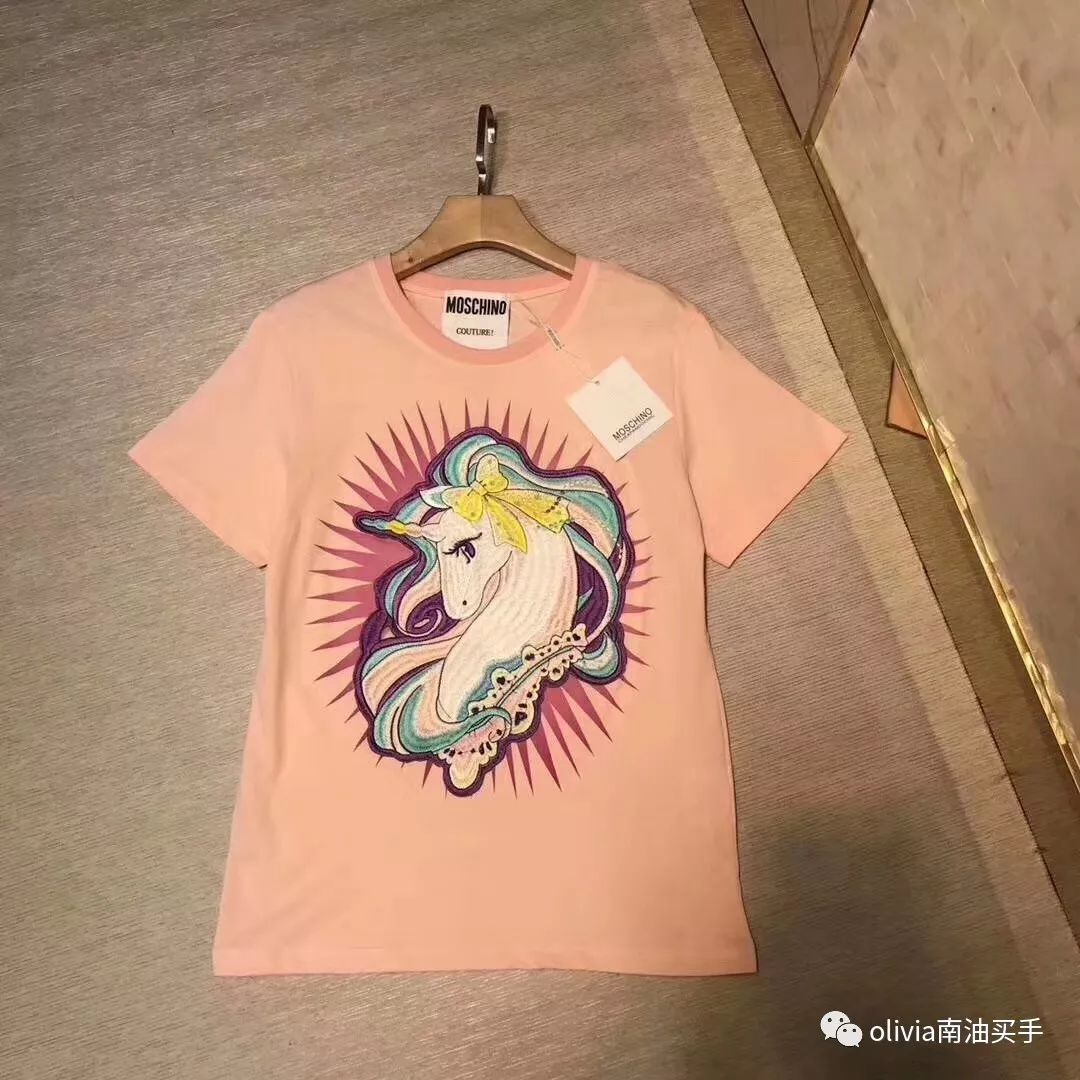 南油卖T恤扎堆上新的时刻来了,大牌是否真的好的照妖镜时刻