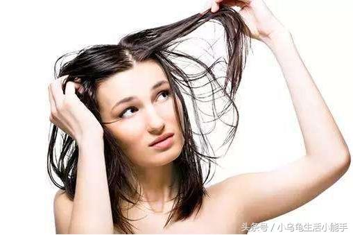 头发如何打理才能不出油,刚洗完头发就感觉油油的咋回事