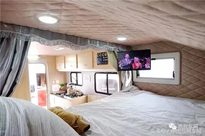 上汽大通t70单排皮卡升顶房车价格,猛禽f750越野皮卡牵引超大型房车