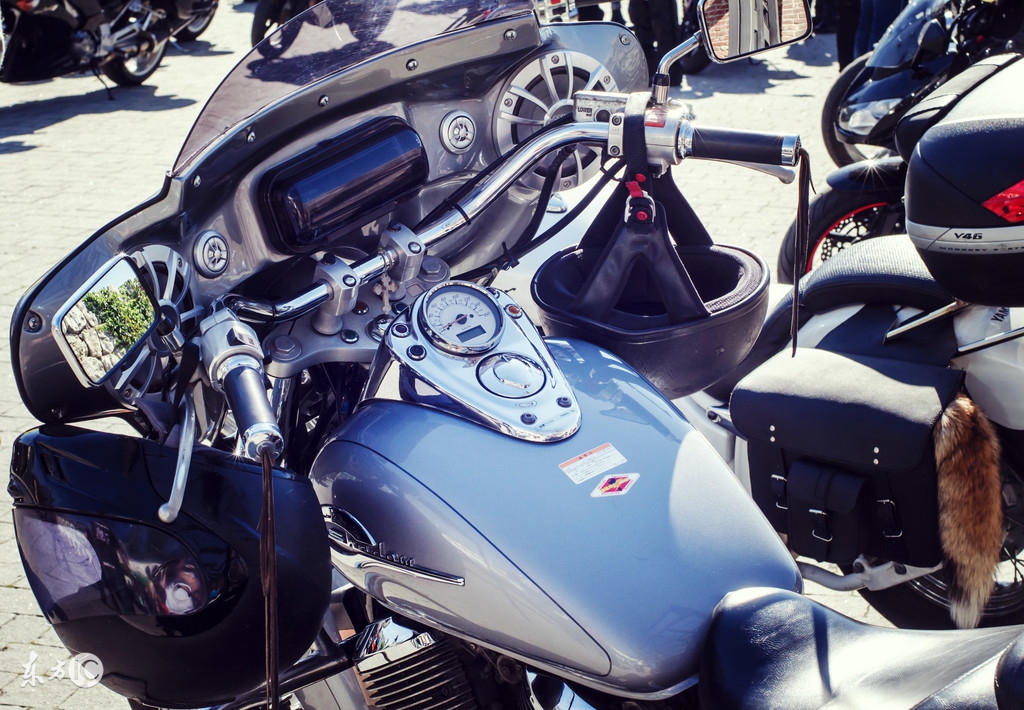 摩托车上的英文字母代表什么,摩托车上的各种符号代表什么意思