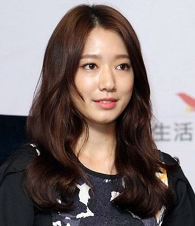 好看的女生微卷发型图片大全集,女生好看中短发发型图片大全