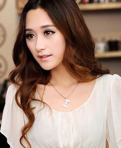 好看的女生微卷发型图片大全集,女生好看中短发发型图片大全