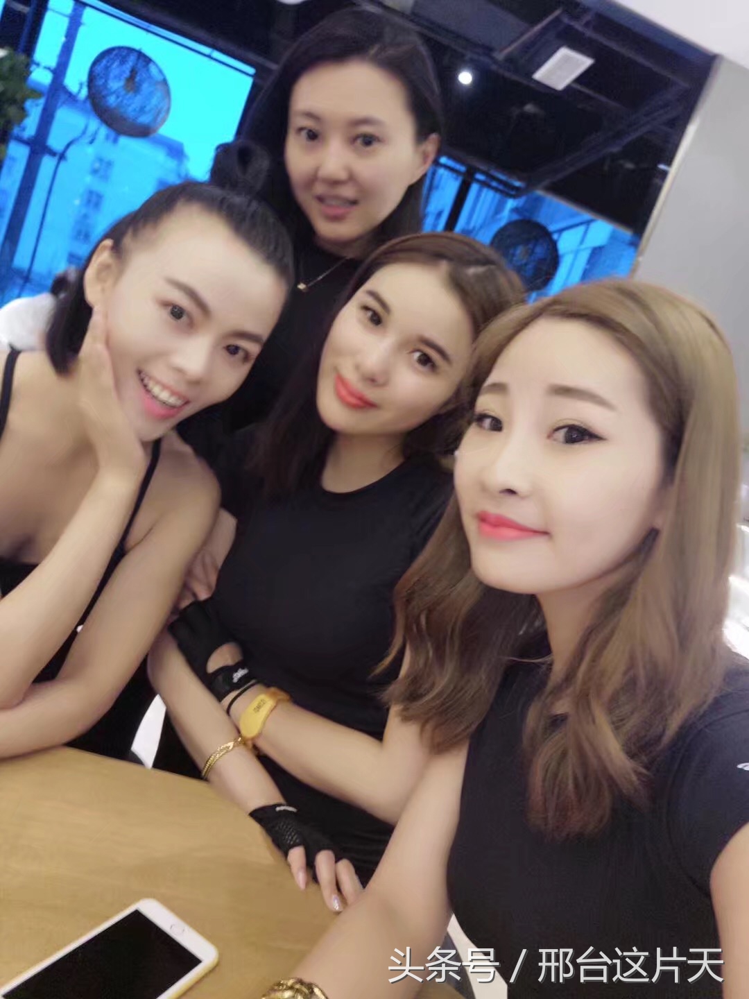 瑜伽我一直在路上,瑜伽是我坚持时间最长的一件事