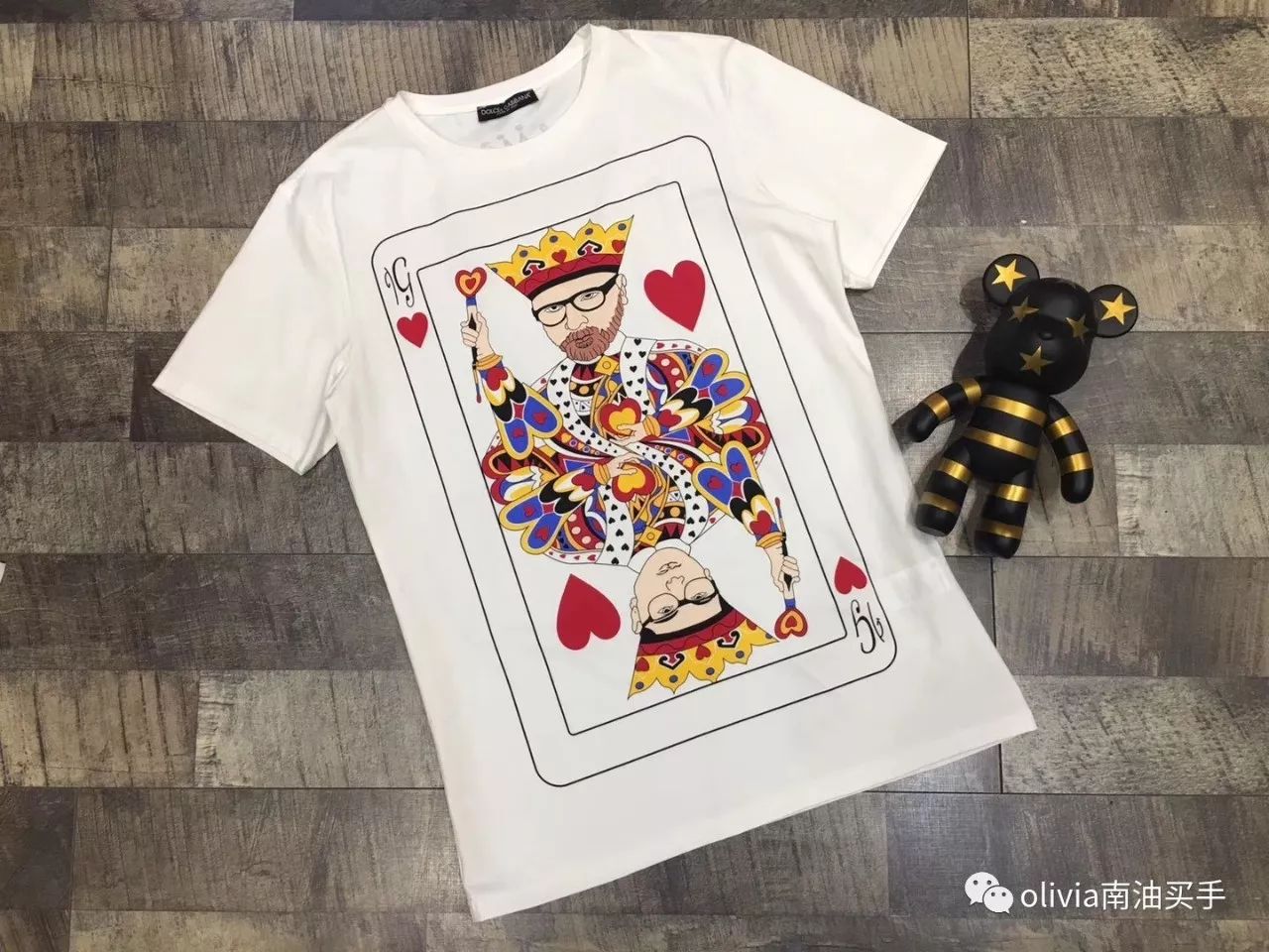 南油卖T恤扎堆上新的时刻来了,大牌是否真的好的照妖镜时刻