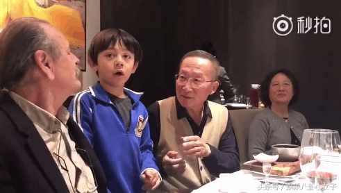 厉害了！7岁诺一给姥爷和爷爷做同声传译，网友：刘烨你学着点