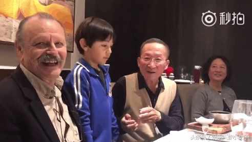 厉害了！7岁诺一给姥爷和爷爷做同声传译，网友：刘烨你学着点