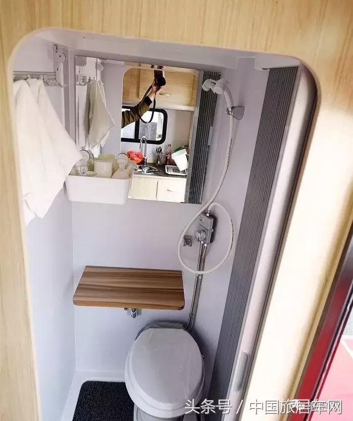 上汽大通t70单排皮卡升顶房车价格,猛禽f750越野皮卡牵引超大型房车