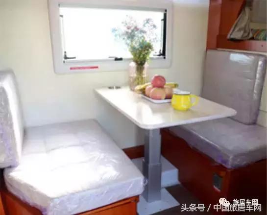 上汽大通t70单排皮卡升顶房车价格,猛禽f750越野皮卡牵引超大型房车