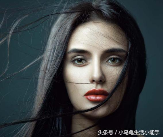 头发如何打理才能不出油,刚洗完头发就感觉油油的咋回事