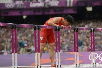 张艺兴舞台神级反应,张艺兴舞台惊呆全场