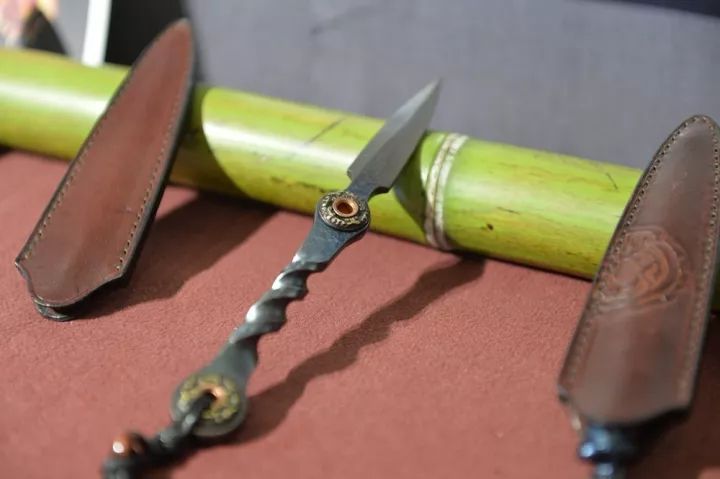 各位旅客请注意带上自己的行李,飞机场能不能带茶叶过安检