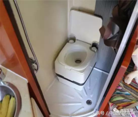 上汽大通t70单排皮卡升顶房车价格,猛禽f750越野皮卡牵引超大型房车