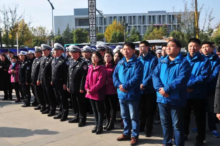 122全国文明交通安全日启动仪式,122全国交通安全日交警来到校园