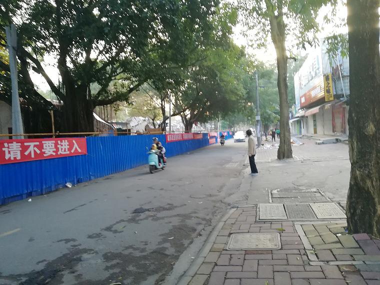 公园路商业街的铺面拆光了，批发行成为北海历史