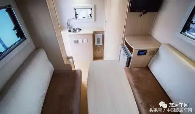 上汽大通t70单排皮卡升顶房车价格,猛禽f750越野皮卡牵引超大型房车