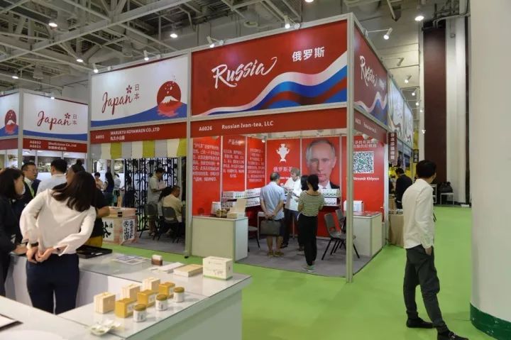 各位旅客请注意带上自己的行李,飞机场能不能带茶叶过安检