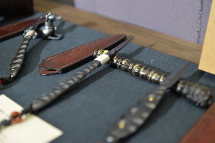 各位旅客请注意带上自己的行李,飞机场能不能带茶叶过安检