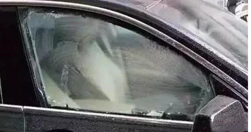 雨天雾天车玻璃怎么处理,冬天雾天开车玻璃起雾怎么办