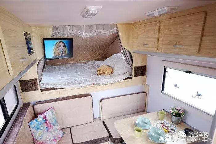 上汽大通t70单排皮卡升顶房车价格,猛禽f750越野皮卡牵引超大型房车