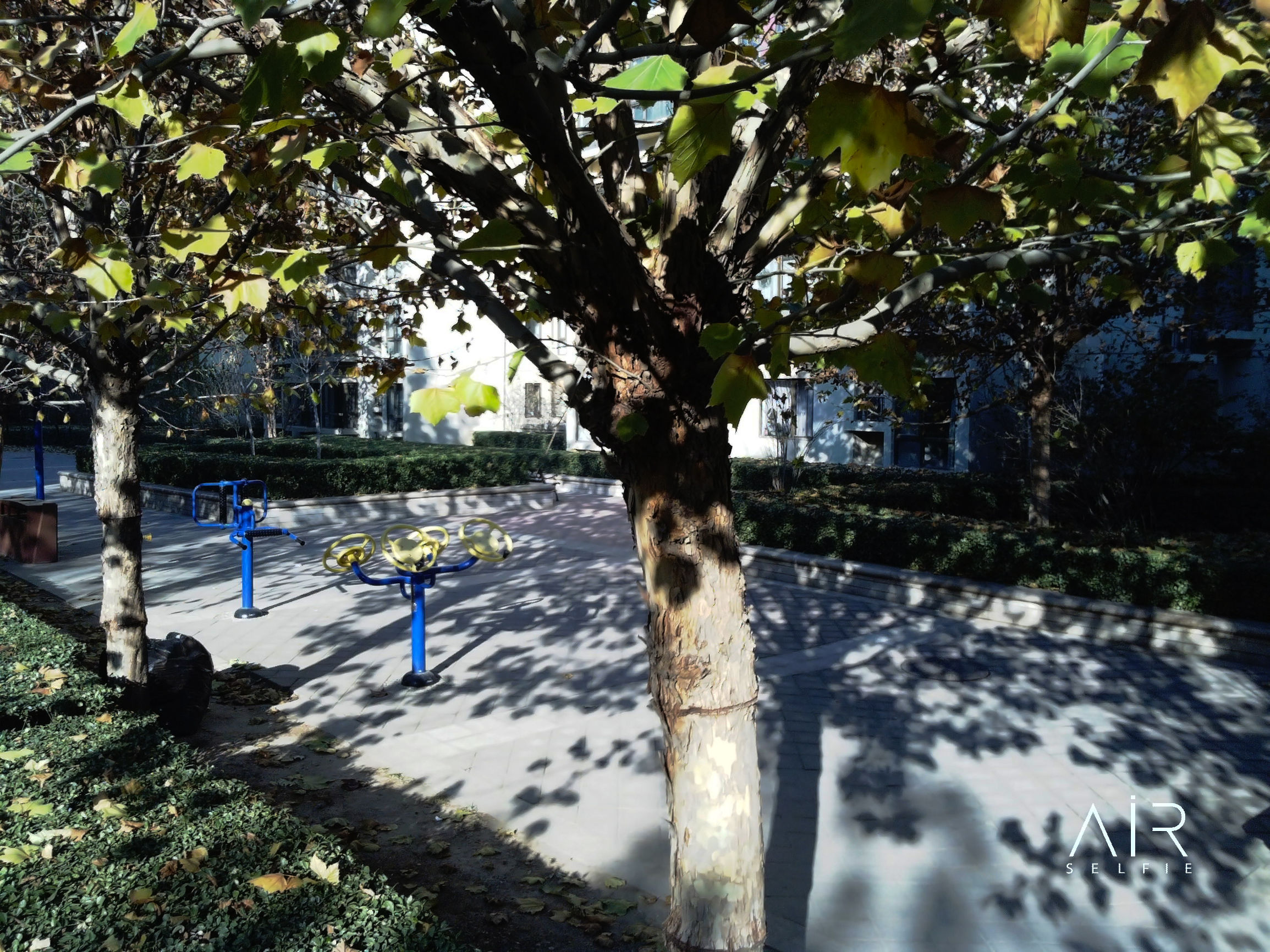 可以放在兜里的大型无人机,藏在手机里的无人机