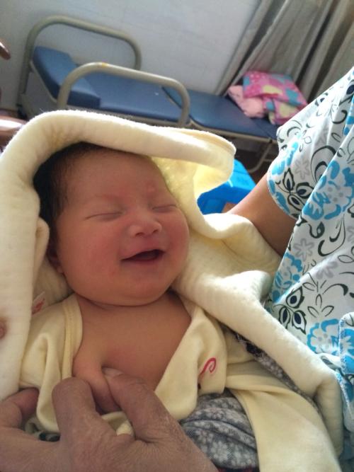 宝宝月子期间被婆婆挤破奶头，大夫检查后，怒斥婆婆无知